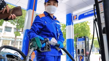 Đề xuất giảm 50% thuế bảo vệ môi trường với xăng, dầu