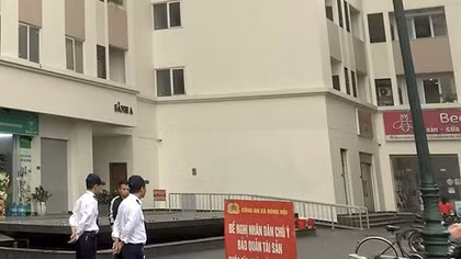Hà Nội: Nam sinh lớp 9 tử vong sau khi rơi từ tầng 16 chung cư xuống đất
