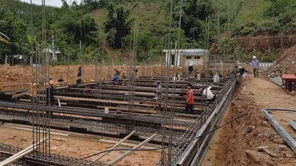 Gỡ nút thắt, dồn lực thi công các trường liên cấp ở vùng biên Đà Nẵng