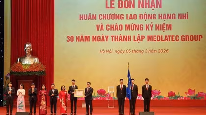 Medlatec đón nhận Huân chương Lao động hạng Nhì