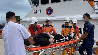 Xuyên đêm cứu thủy thủ lâm bệnh trên tàu vận tải biển quốc tịch Marshall Islands