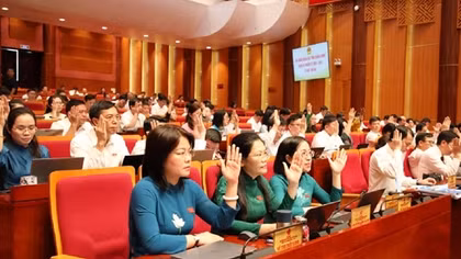 Bãi nhiệm tư cách đại biểu HĐND tỉnh đối với Phó chủ tịch HĐND và Trưởng ban Nội chính tỉnh Quảng Ninh