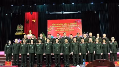 Thứ trưởng Lê Quốc Hùng kiểm tra công tác trực Tết, chúc Tết cán bộ, chiến sĩ