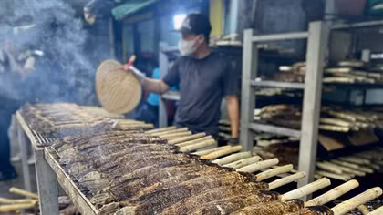 Phố cá lóc nướng đông nghịt trong ngày vía Thần Tài
