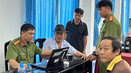 Công an TP Hồ Chí Minh thu nhận mẫu ADN cho thân nhân các liệt sĩ
