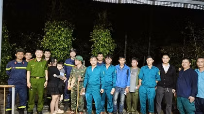 Xuyên đêm tìm cháu bé 5 tuổi mất tích