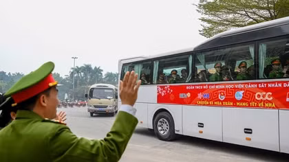 Học viện CSND tổ chức 6 chuyến xe đưa 300 học viên về quê ăn Tết