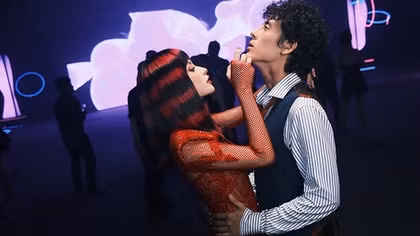 Dán nhãn độ tuổi cho MV: Khi “tấm biển cảnh báo” còn bỏ ngỏ