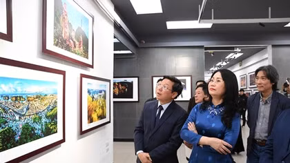 Triển lãm ảnh “Mừng Đảng, Mừng Xuân và Chào mừng thành công Đại hội lần thứ XIV của Đảng”