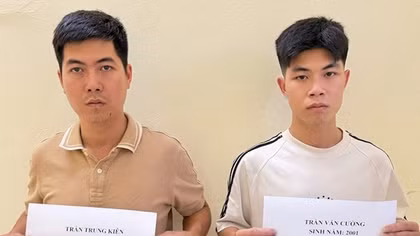 Hai anh em ruột hành hung người phụ nữ vì nghi ngờ có quan hệ bất chính với bố