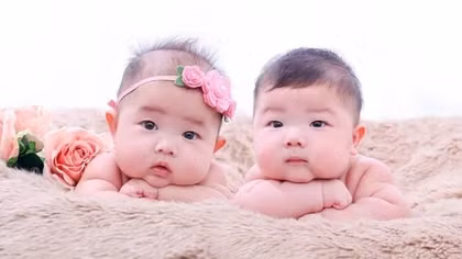 Mùa xuân trọn vẹn đầu tiên của những cặp vợ chồng hiếm muộn