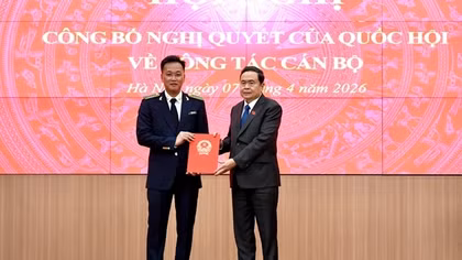 Trao Nghị quyết của Quốc hội về bầu Tổng Kiểm toán Nhà nước đối với đồng chí Nguyễn Hữu Nghĩa
