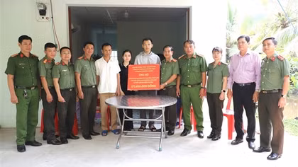 Công an TP Cần thơ chung tay giúp đỡ CBCS hoàn cảnh khó khăn