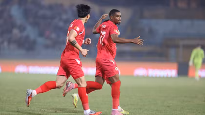 CLB Công an Hà Nội ngược dòng đánh bại Ninh Bình, chiếm ngôi đầu bảng V.League