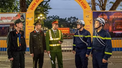 Công an Thủ đô đảm bảo an ninh, an toàn đêm giao thừa Tết Nguyên đán Bính Ngọ