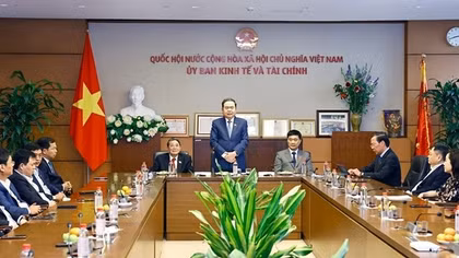 Chủ tịch Quốc hội Trần Thanh Mẫn làm việc với các cơ quan của Quốc hội