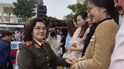 160 suất quà trao cho đoàn viên, lao động khó khăn trong CAND