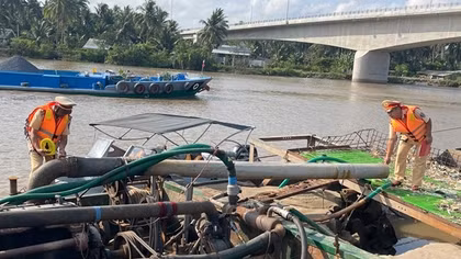 Đồng Tháp: Tăng cường đấu tranh, xử lý tình trạng khai thác, vận chuyển trái phép cát sông