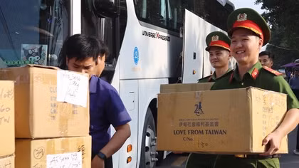 Vĩnh Long: Khám bệnh và cấp phát thuốc miễn phí cho gần 4.000 người dân
