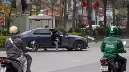 Hà Nội: Truy tìm ô tô Mercedes gây tai nạn liên hoàn trên phố Xã Đàn