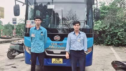 Hành khách “bất ổn” về tinh thần, đưa nhầm 50 triệu đồng cho nhân viên buýt