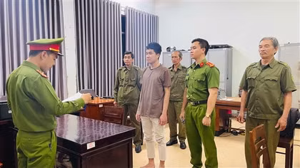 Kẻ đâm chết người tình của mẹ từng “đi lạc” ở Khánh Hòa