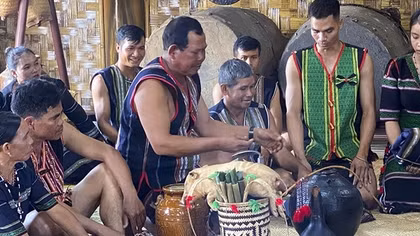 Những đôi tay lưu giữ văn hóa độc đáo M’Nông