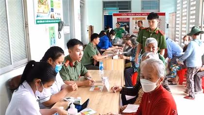 Lan tỏa nhiều hình ảnh đẹp nghĩa tình về người CBCS Công an Tây Ninh