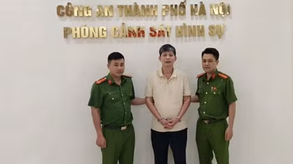 Khởi tố, bắt giam đối tượng cố tình đỗ ô tô chặn lối vào hầm chung cư