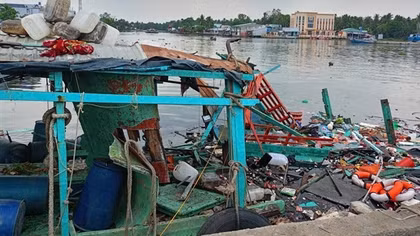 Cháy, nổ tàu cá tại Bến phà Tắc Cậu, 7 người bị thương