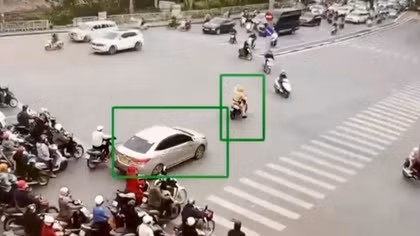 CSGT Hà Nội kịp thời hỗ trợ sản phụ đến bệnh viện an toàn