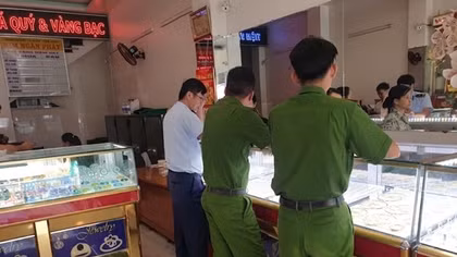 Nhiều cửa hàng kinh doanh vàng không rõ nguồn gốc bị xử phạt
