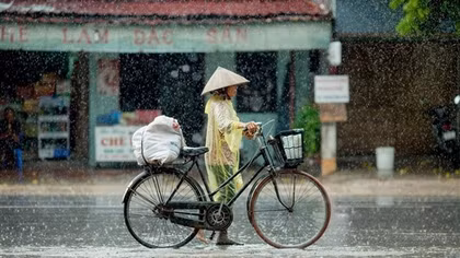 Không khí lạnh tràn về, miền Bắc và Trung Bộ nhiều nơi mưa to