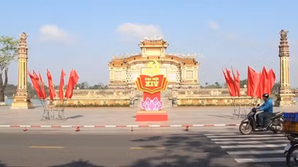TP Huế rực rỡ cờ hoa, biểu ngữ chào mừng Đại hội XIV của Đảng