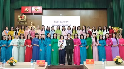 Cụm thi đua số 1 nói chuyện chuyên đề “Nghệ thuật nuôi dạy con trong thời đại số”