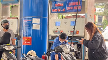 Xăng E10 đang được người tiêu dùng làm quen và lựa chọn sử dụng