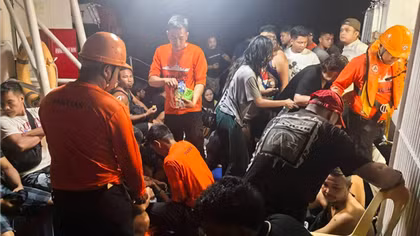 Phà chở hơn 300 hành khách chìm ngoài khơi Philippines