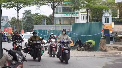Hà Nội rào đường hàng loạt tuyến phố để thi công chống ngập