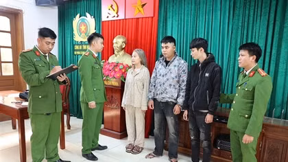 Lừa các cô gái vùng cao xin việc làm rồi ép làm nhân viên quán Karaoke