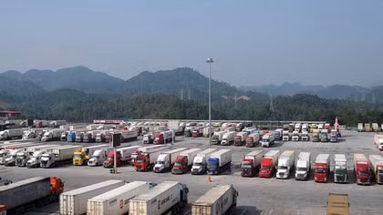 Cửa khẩu nhộn nhịp ngày đầu năm, kỳ vọng bứt phá xuất nhập khẩu