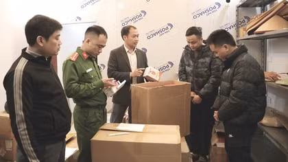 Hai anh em ruột điều hành đường dây thuốc lá điện tử liên tỉnh cực lớn