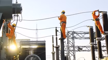 Điều hành lãi suất ngân hàng và cung ứng điện mùa Hè như thế nào?