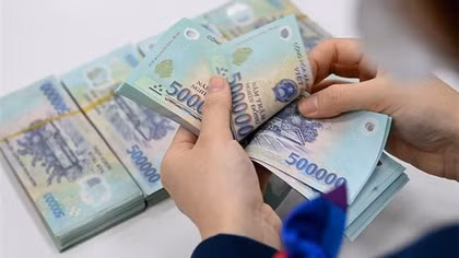 Khấu trừ lương để cưỡng chế thi hành quyết định xử phạt vi phạm hành chính