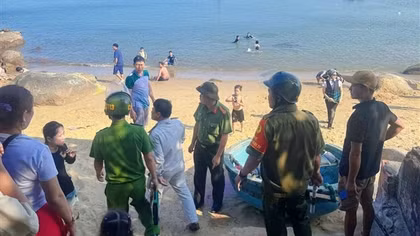 Bãi biển ven bán đảo Sơn Trà nhếch nhác vì... du lịch "chui"
