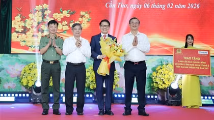 Công an TP Cần Thơ vận động, trao 1.000 căn nhà tặng các gia đình khó khăn