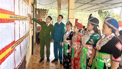 Cử tri vùng biên giới Nghệ An gửi gắm niềm tin vào các đại biểu