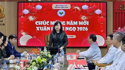 Bộ trưởng Bộ Y tế thăm, làm việc và chúc Tết Bệnh viện 19-8