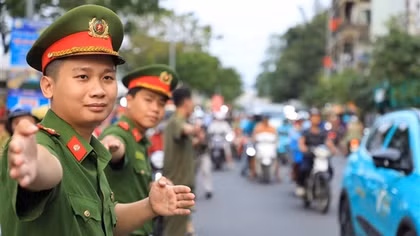 Công an TP Hồ Chí Minh thức cho dân ngủ, gác cho dân vui