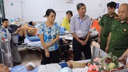 Lãnh đạo Công an TP Hà Nội thăm hỏi cán bộ Công an bị thương khi làm nhiệm vụ