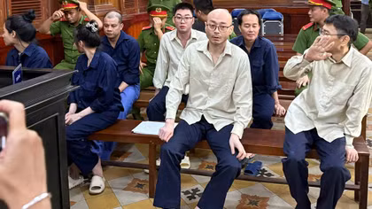 Cho nhân viên bán dâm, 2 ông chủ nhà hàng người nước ngoài lãnh án